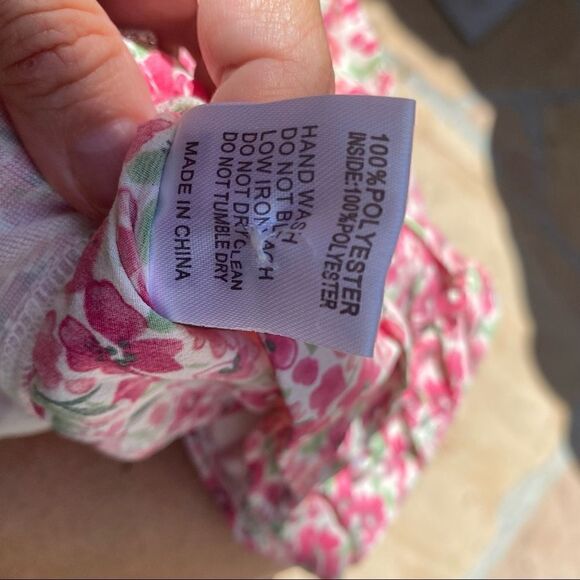 Nasty Gal Floral V Neck Puff Sleeve Blouse size Medium - Picture 14 of 15